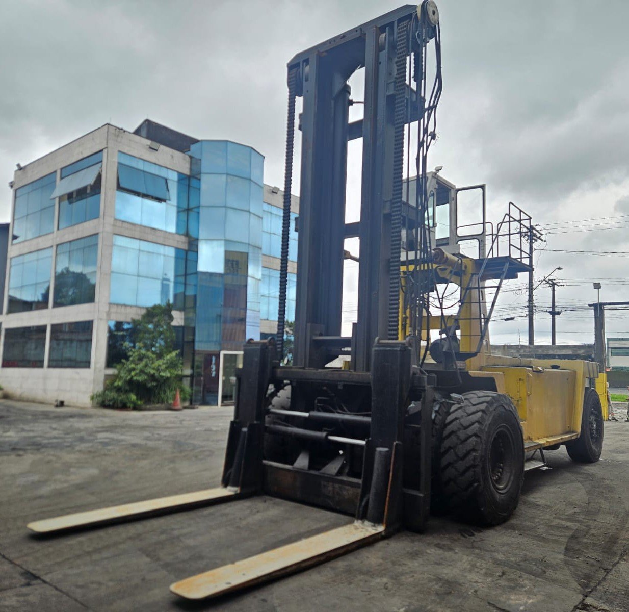 Empilhadeira Combustão - Milan - MC37