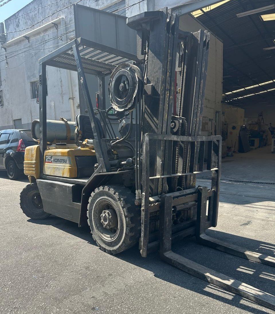 Empilhadeira Combustão - Komatsu - FG25