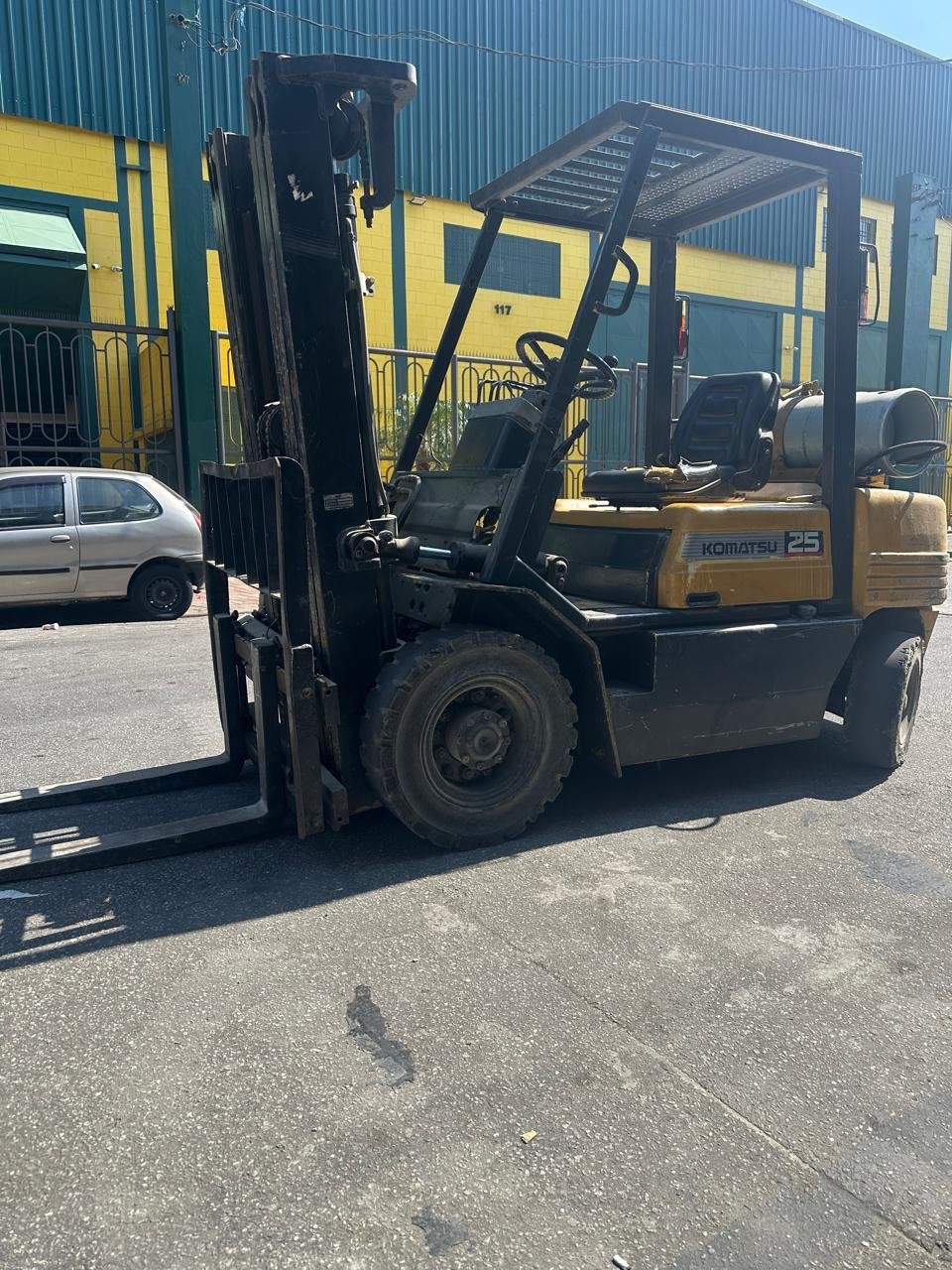 Empilhadeira Combustão - Komatsu - FG25