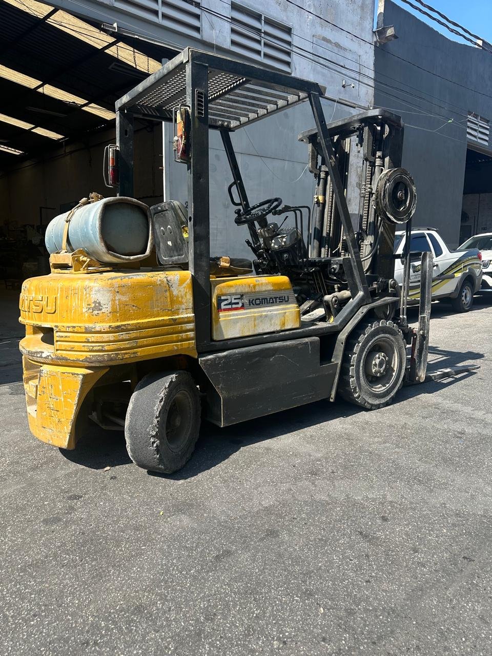 Empilhadeira Combustão - Komatsu - FG25