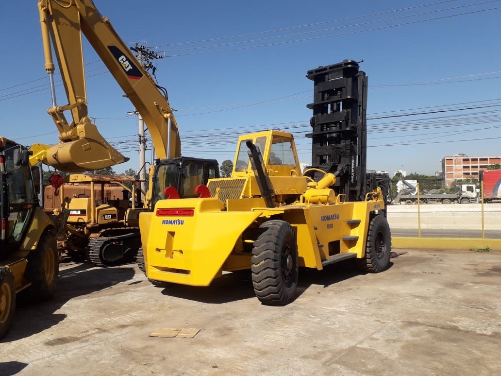 Empilhadeira Combustão - Komatsu - FD250