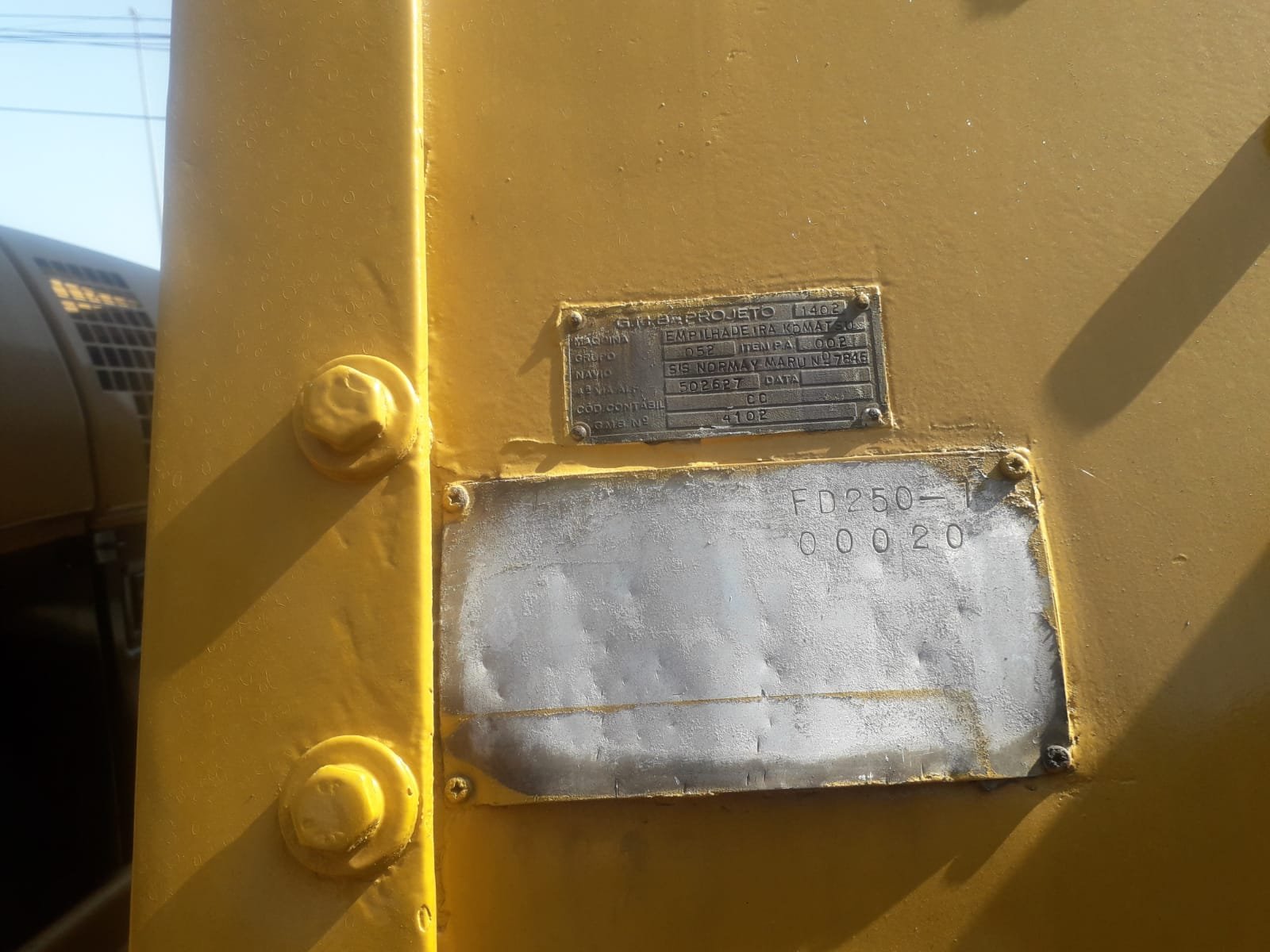 Empilhadeira Combustão - Komatsu - FD250