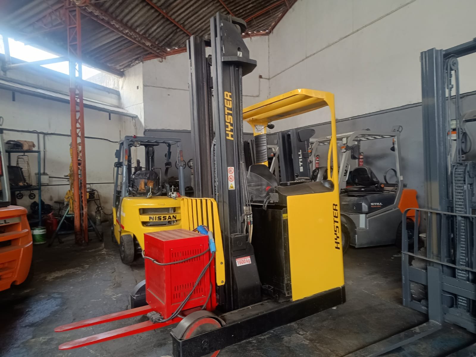 Empilhadeira Retrátil - Hyster - R1.6