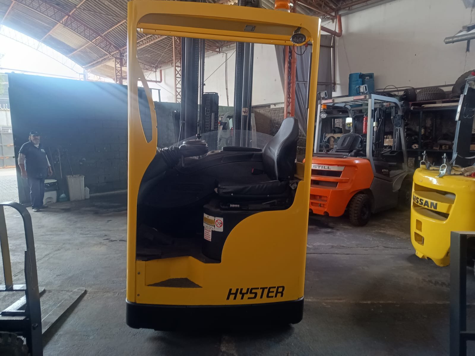 Empilhadeira Retrátil - Hyster - R1.6