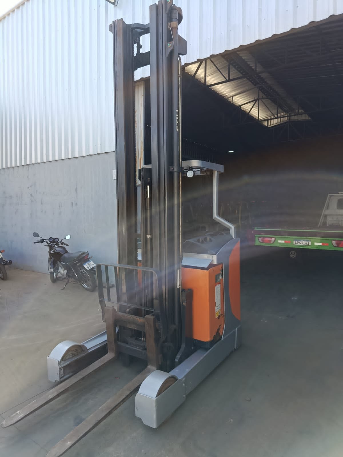 Empilhadeira Retrátil - Still - FMX17NG