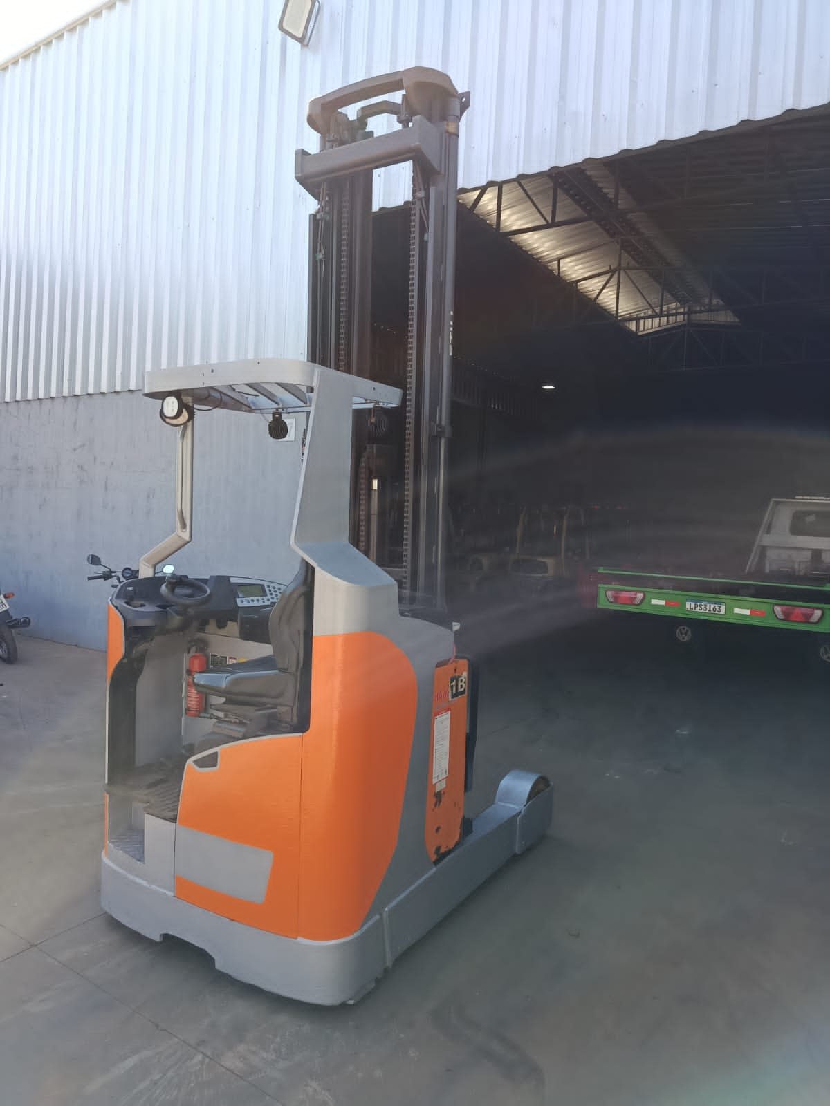 Empilhadeira Retrátil - Still - FMX17NG