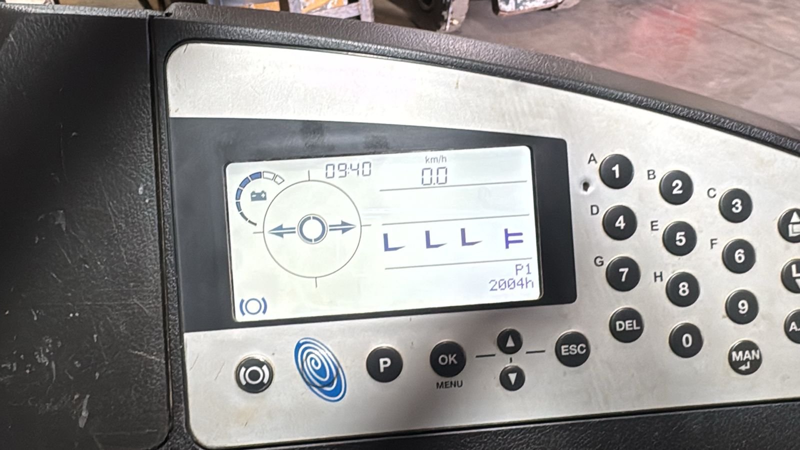 Empilhadeira Retrátil - Still - FMX17NG