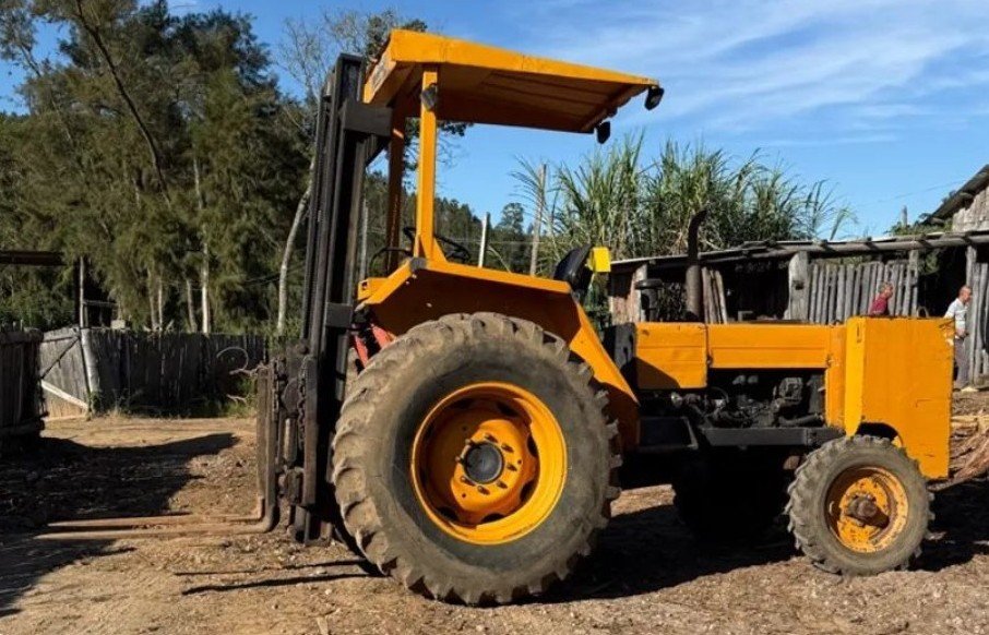 Empilhadeira Trator - Valmet - Série Prata