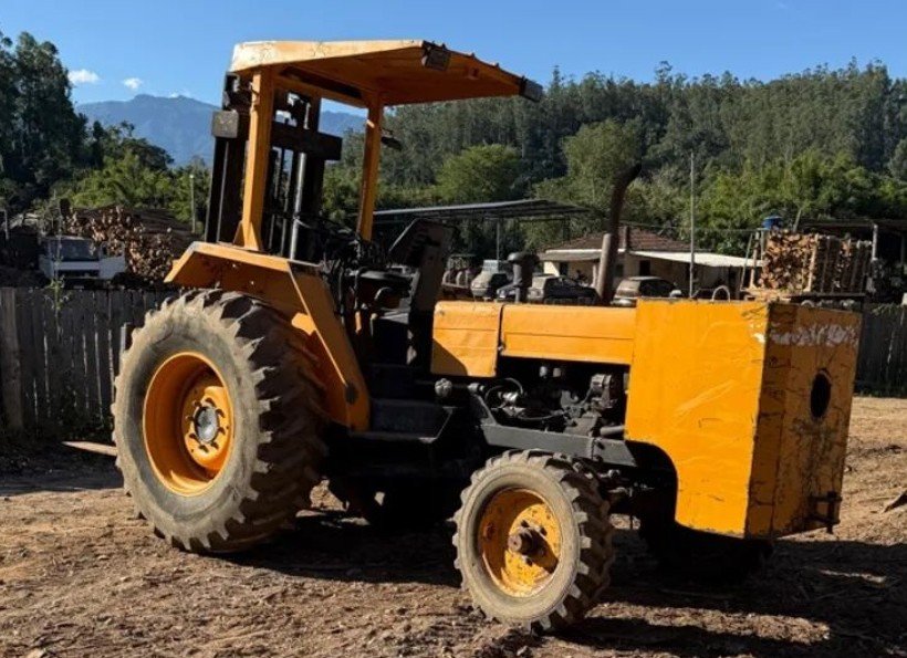 Empilhadeira Trator - Valmet - Série Prata