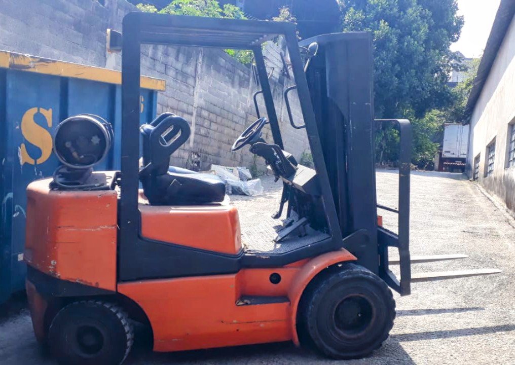 Empilhadeira Combustão - Clark - CGP25