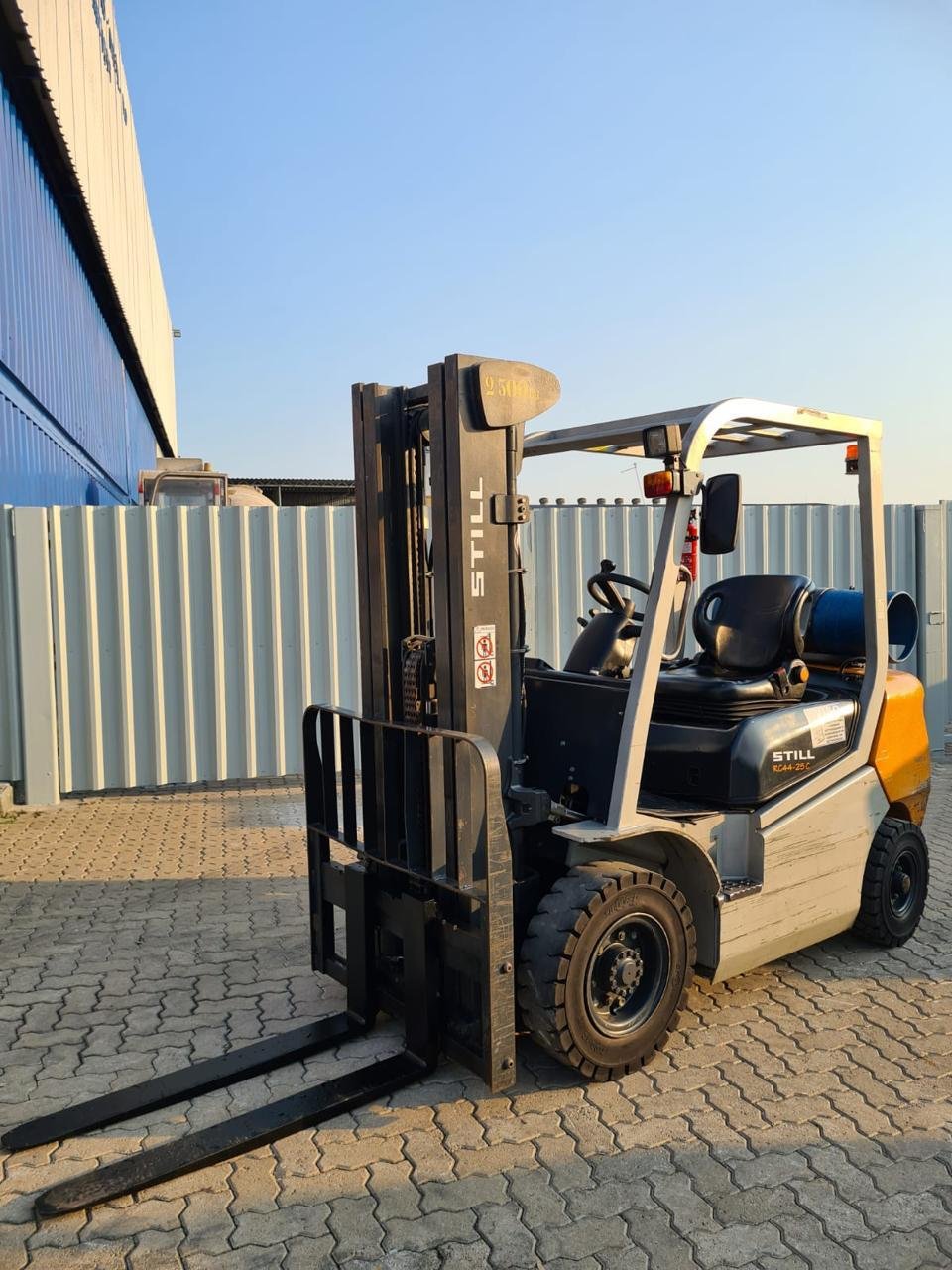 Empilhadeira Combustão - Still - RC44-25C