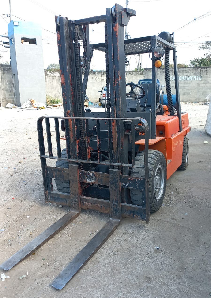 Empilhadeira Combustão - Nissan - FG40