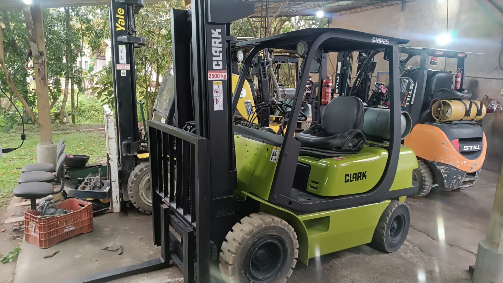 Empilhadeira Combustão - Clark - CMP25