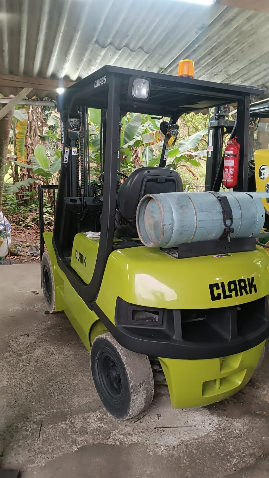 Empilhadeira Combustão - Clark - CMP25