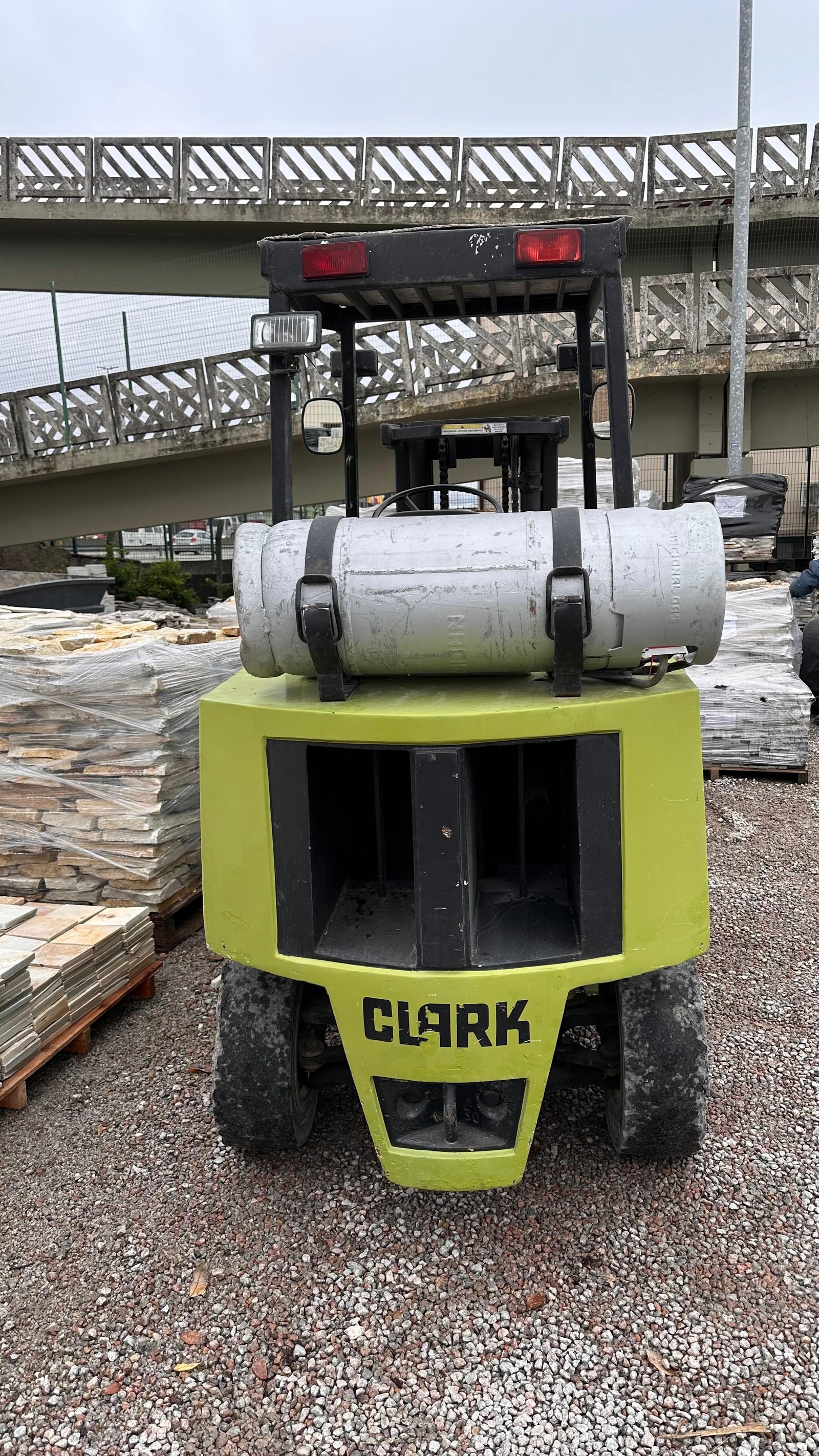 Empilhadeira Combustão - Clark - GPY30