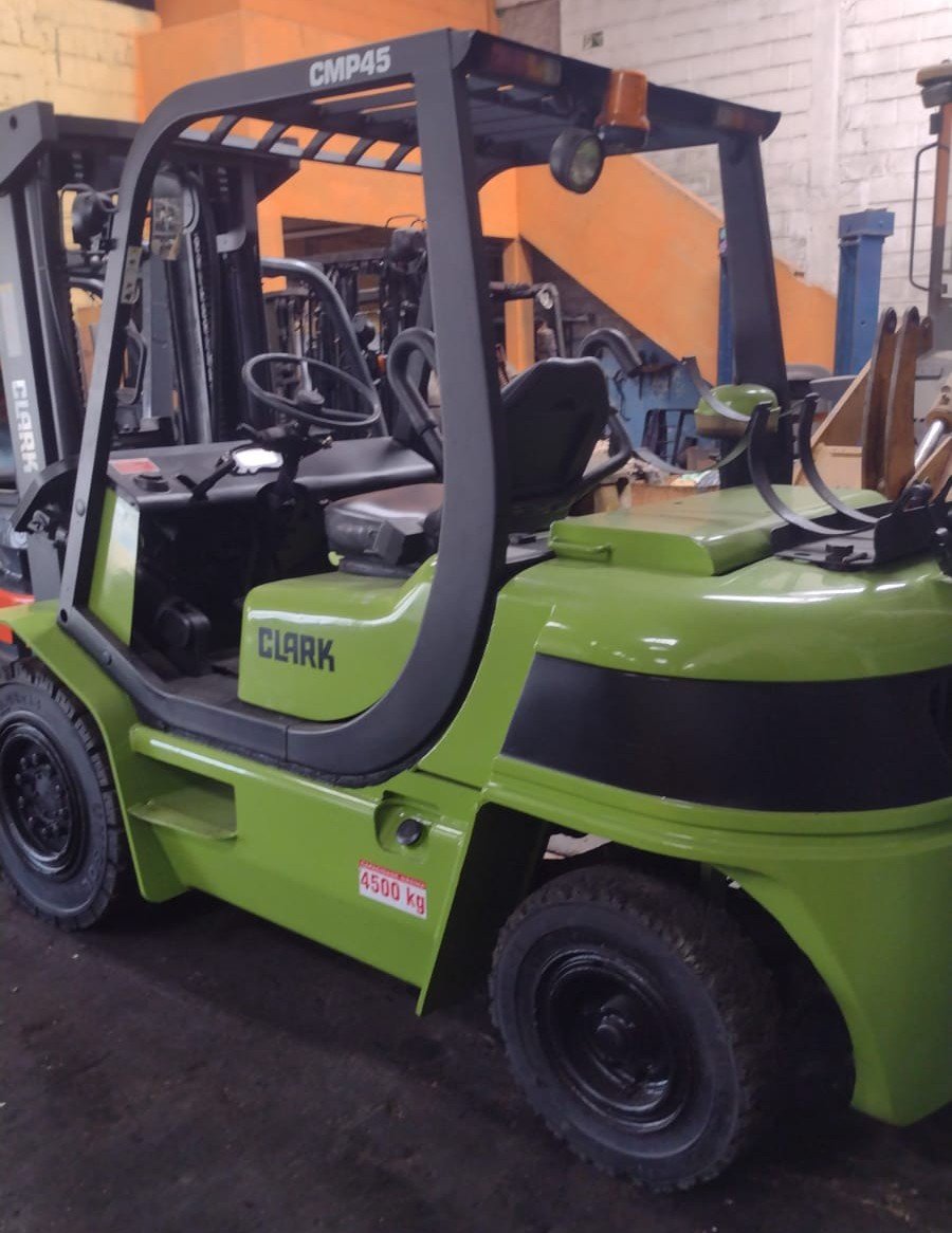Empilhadeira Combustão - Clark - CMP45