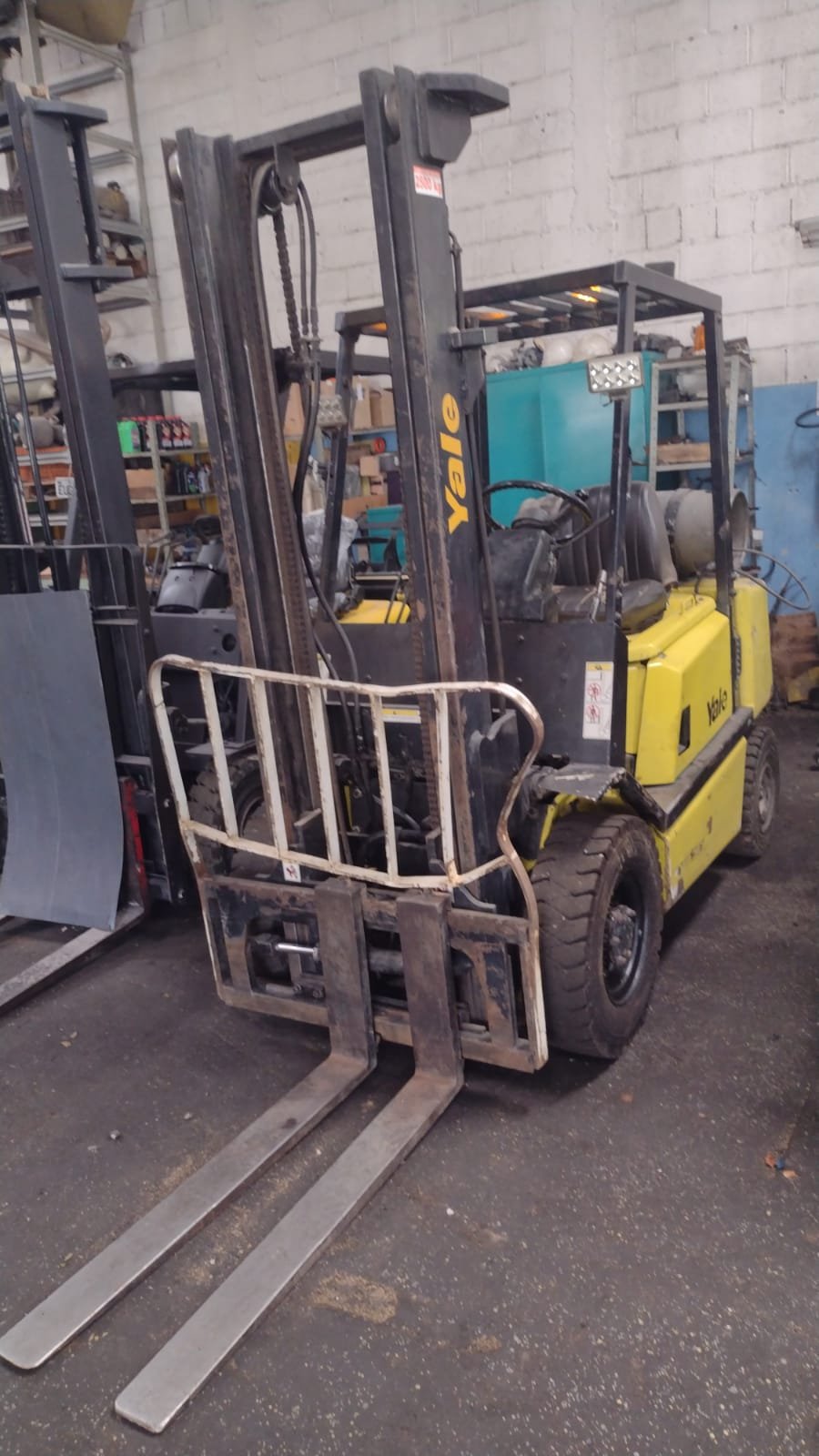 Empilhadeira Combustão - Yale - GP25RE