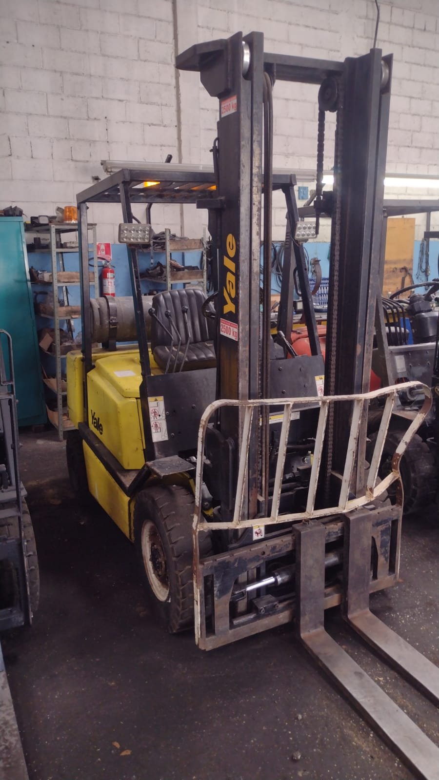 Empilhadeira Combustão - Yale - GP25RE