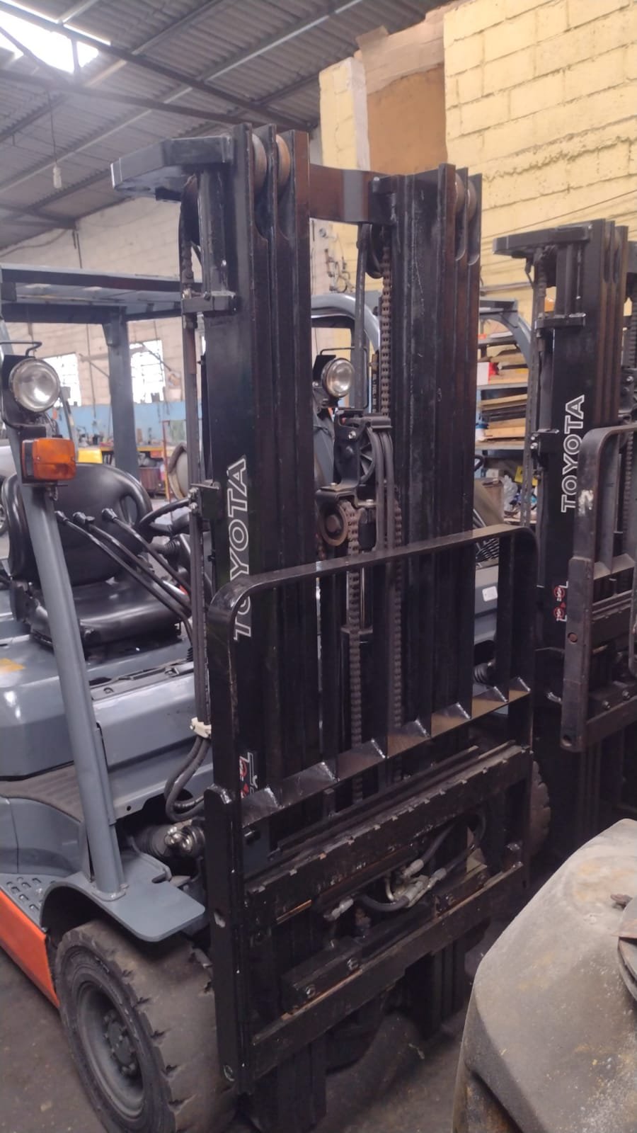 Empilhadeira Combustão - Toyota - 8FG18