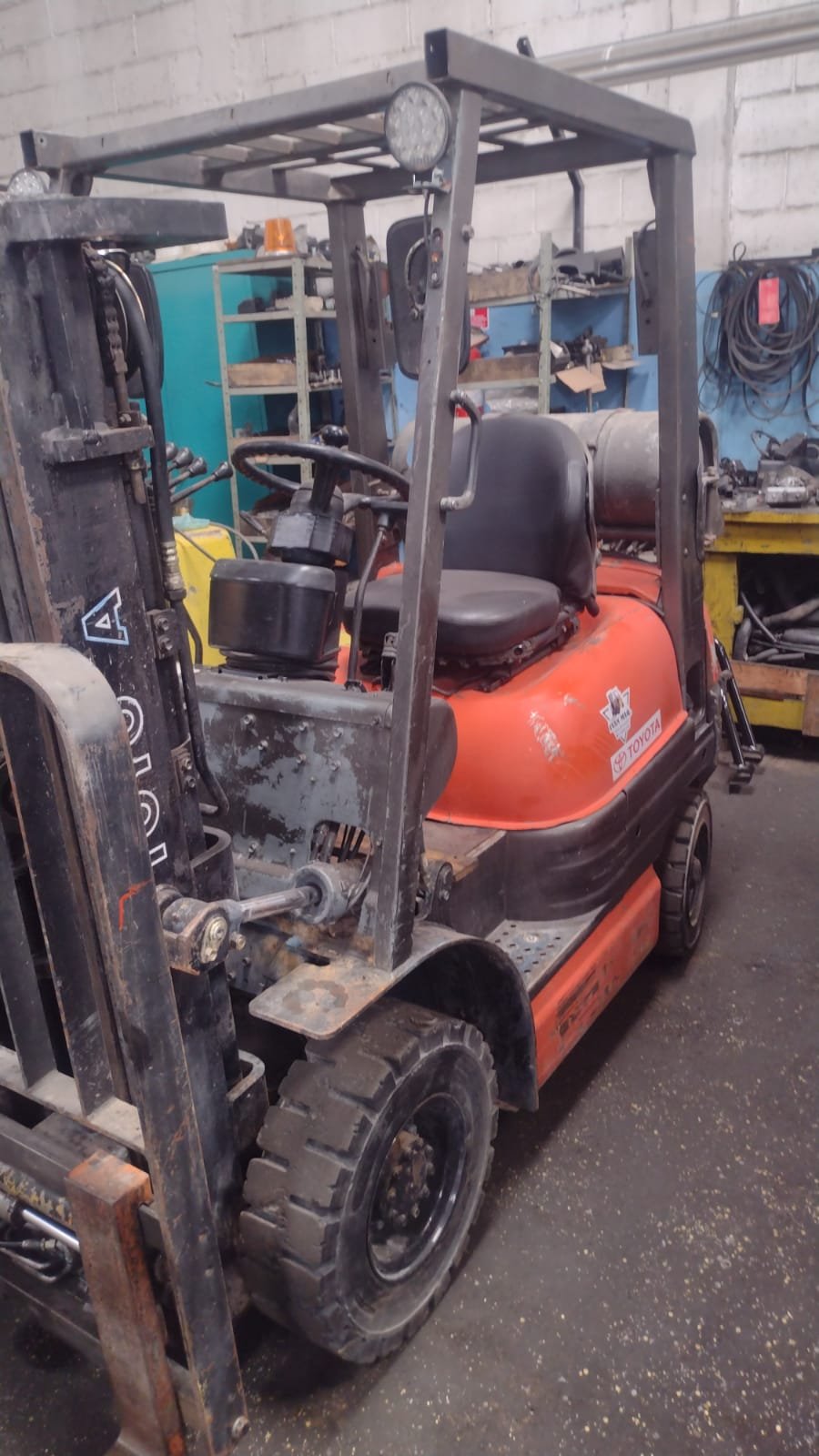 Empilhadeira Combustão - Toyota - 6FG18