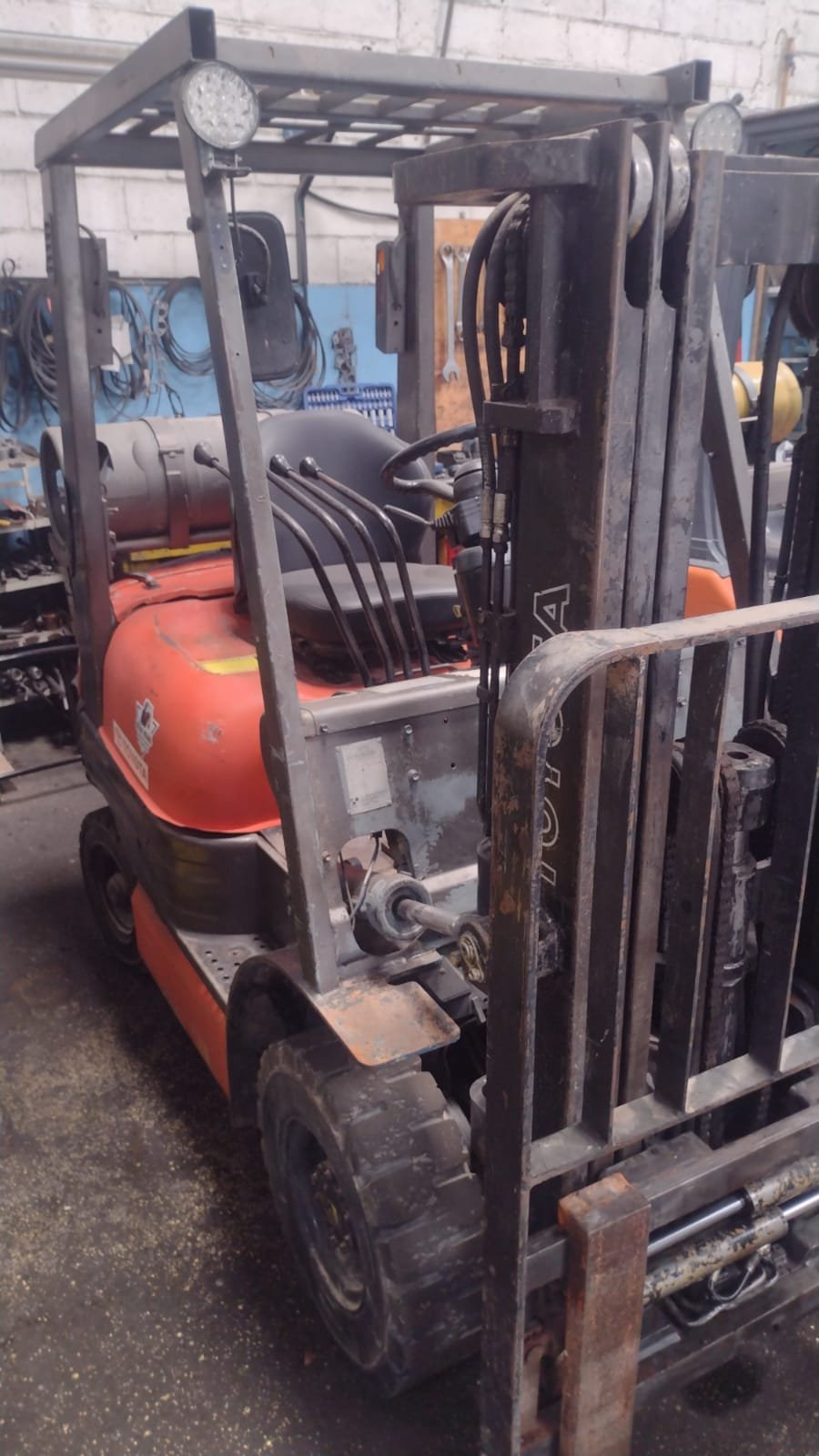 Empilhadeira Combustão - Toyota - 6FG18