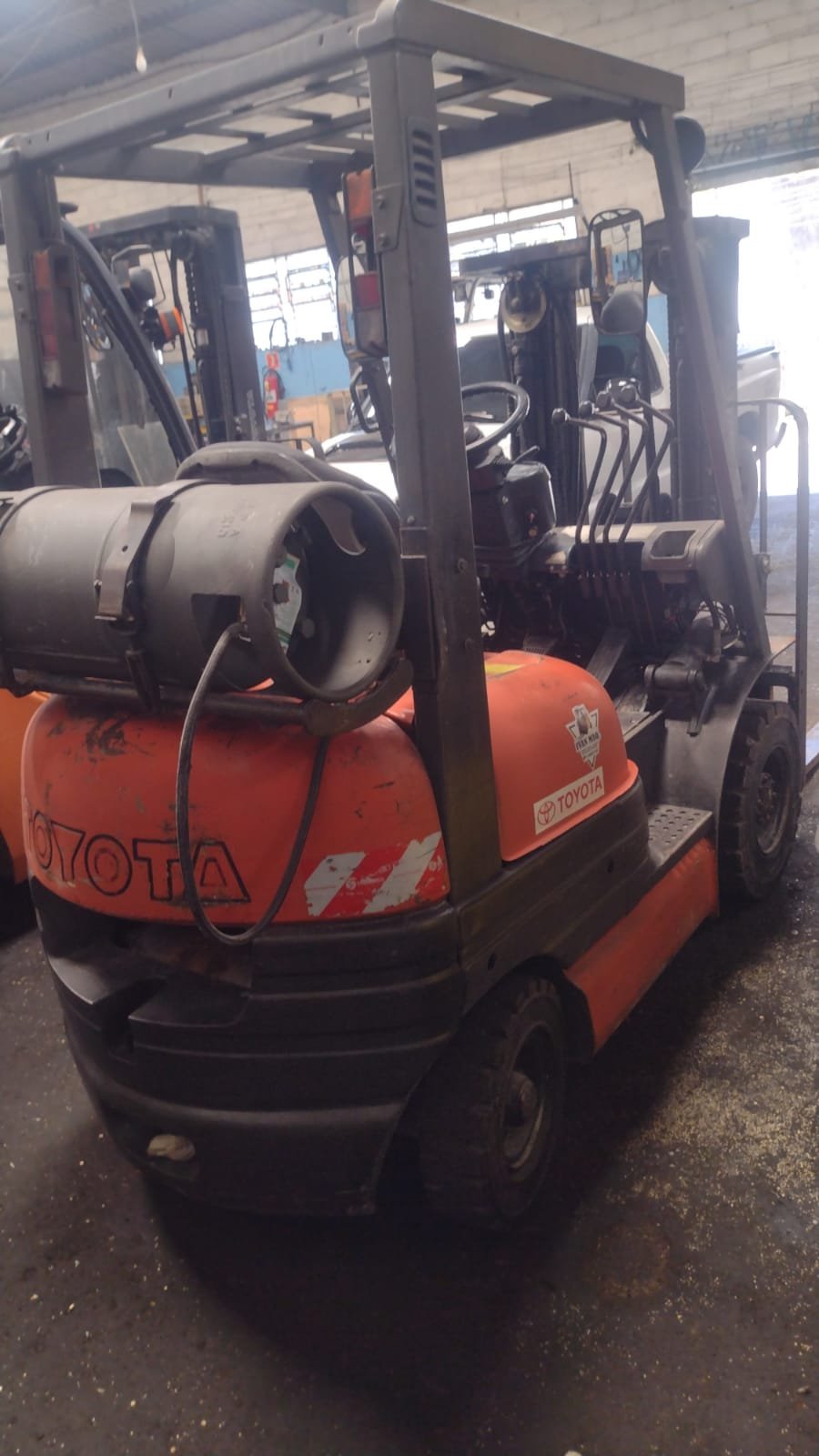 Empilhadeira Combustão - Toyota - 6FG18