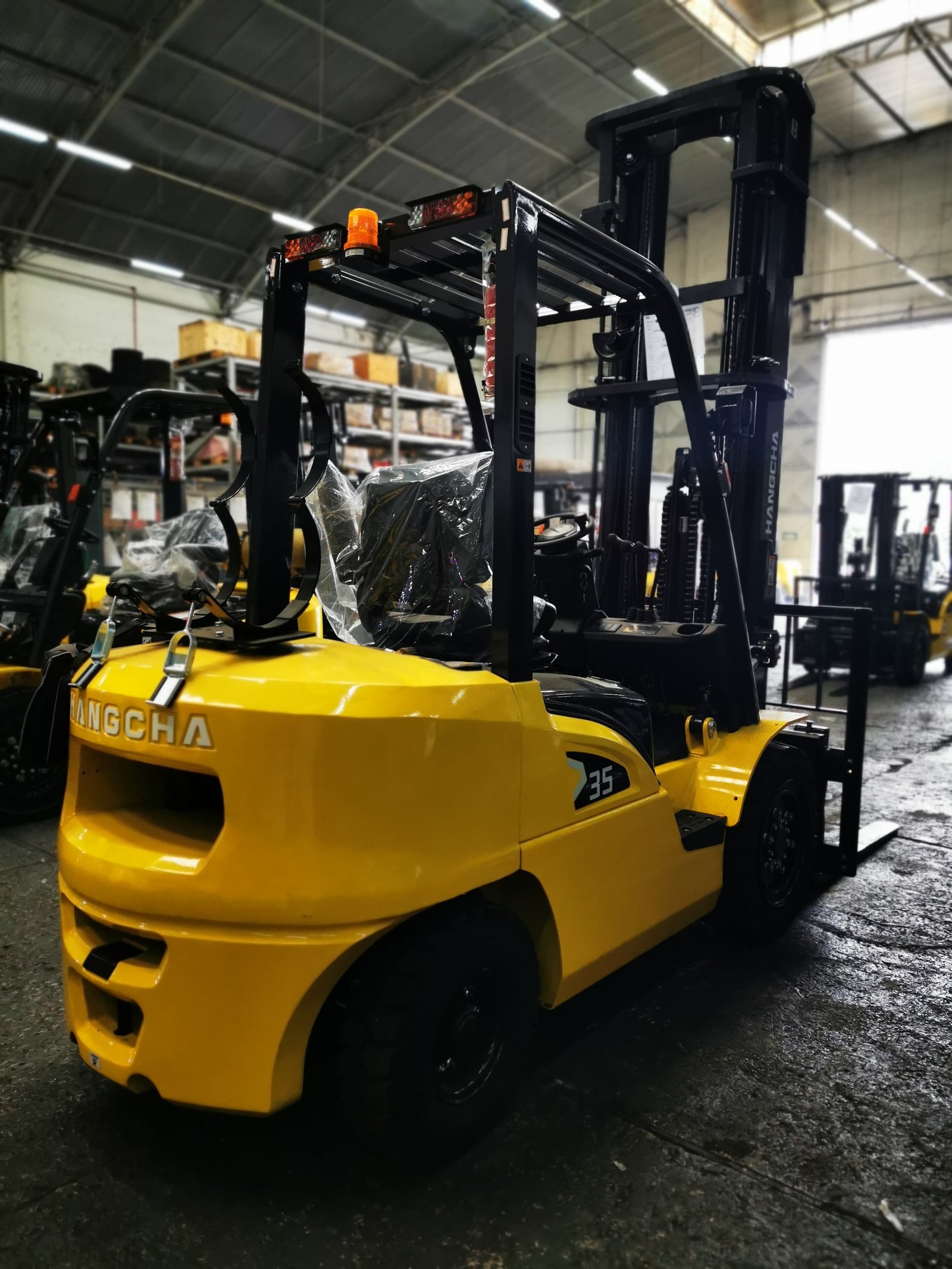 Empilhadeira Combustão - Hangcha - CPQD25