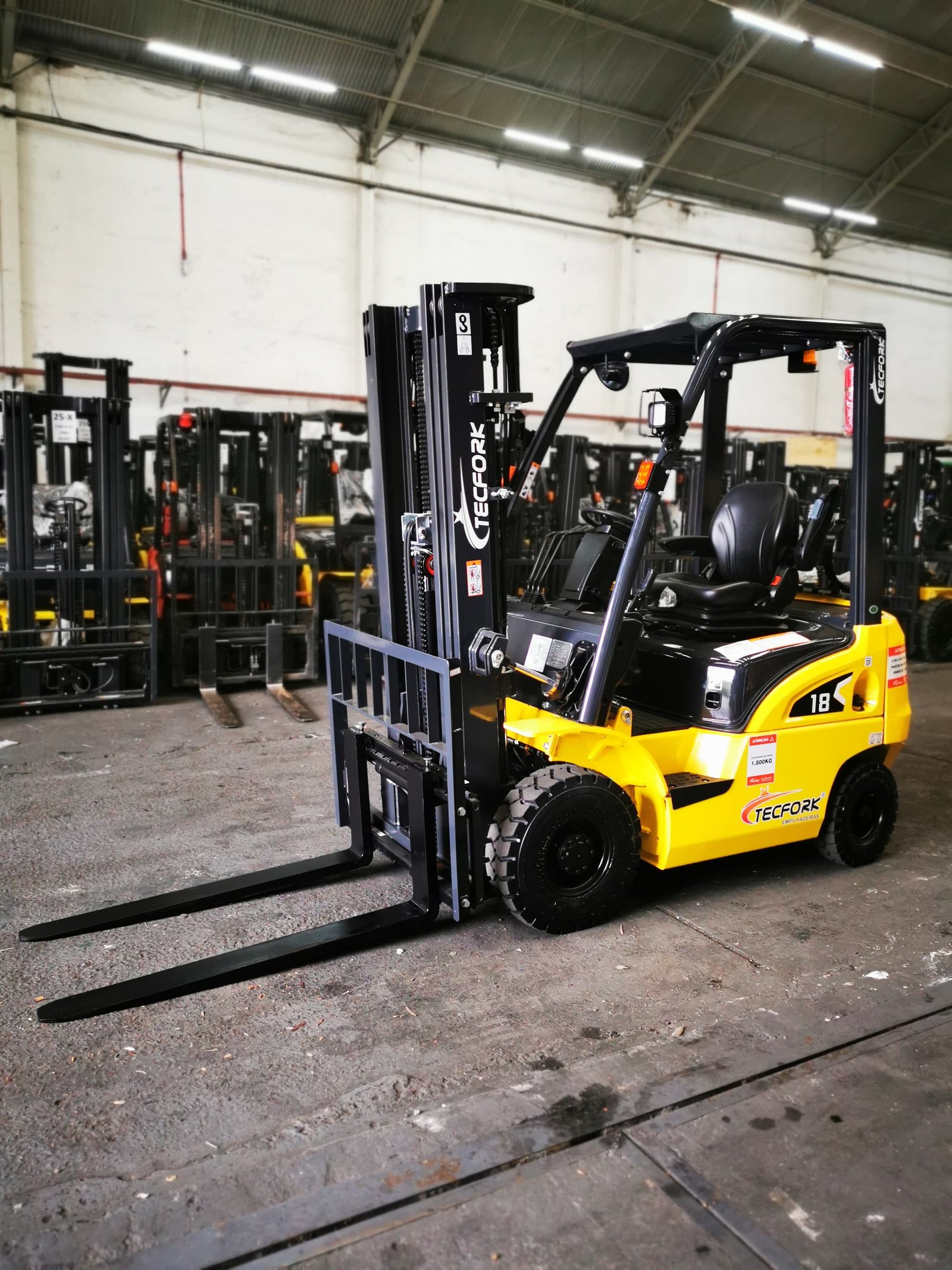 Empilhadeira Combustão - Hangcha - CPQD18