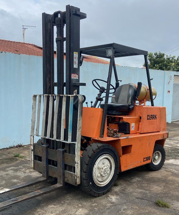 Empilhadeira Combustão - Clark - C300HY50