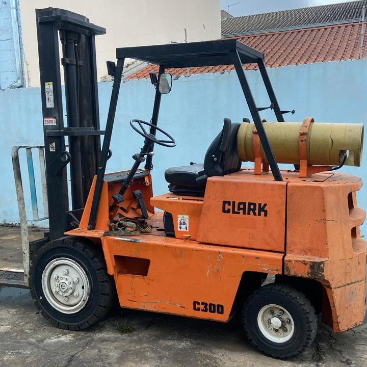 Empilhadeira Combustão - Clark - C300HY50