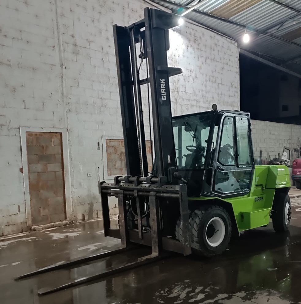 Empilhadeira Combustão - Clark - C70D