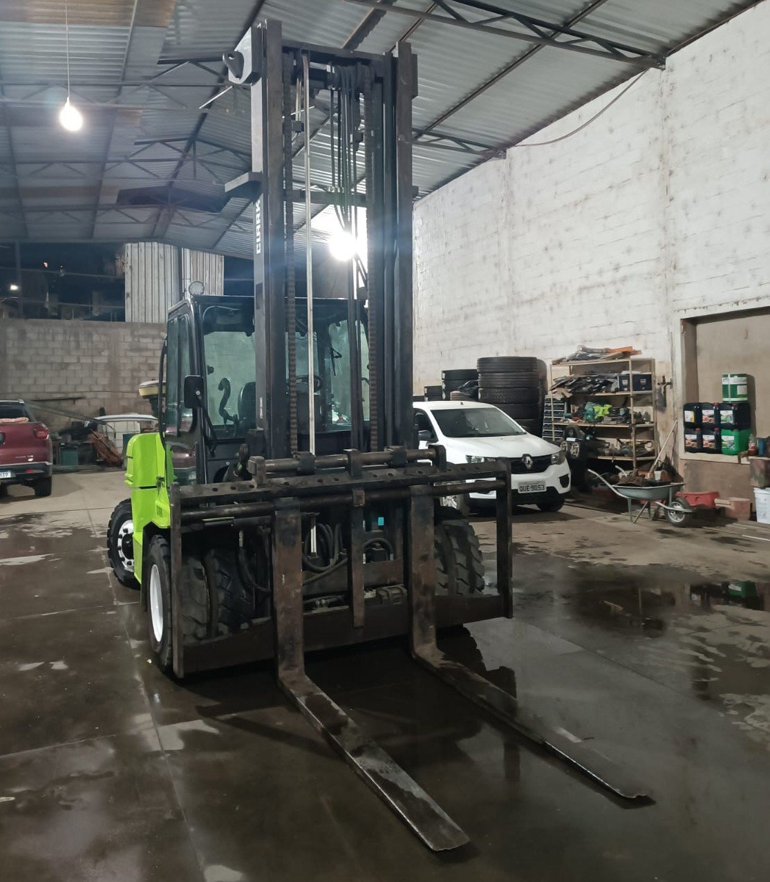 Empilhadeira Combustão - Clark - C70D