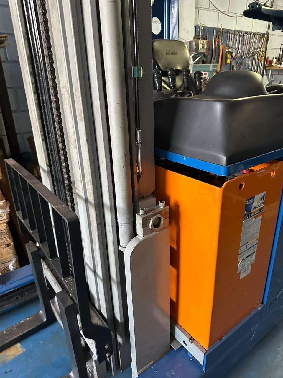 Empilhadeira Retrátil - Paletrans - PR2010