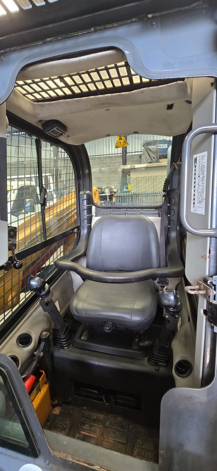 Mini Carregadeira - Case - SR175