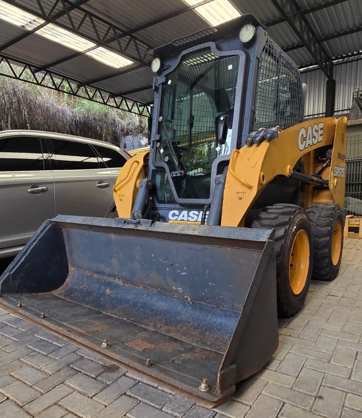 Mini Carregadeira - Case - SR175