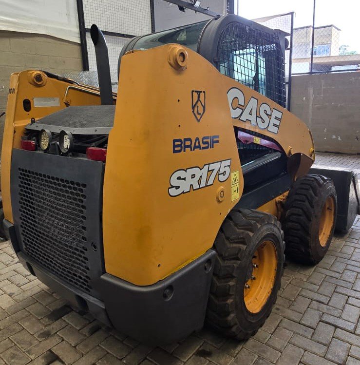 Mini Carregadeira - Case - SR175