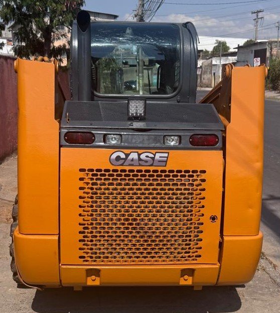 Mini Carregadeira - Case - SR175