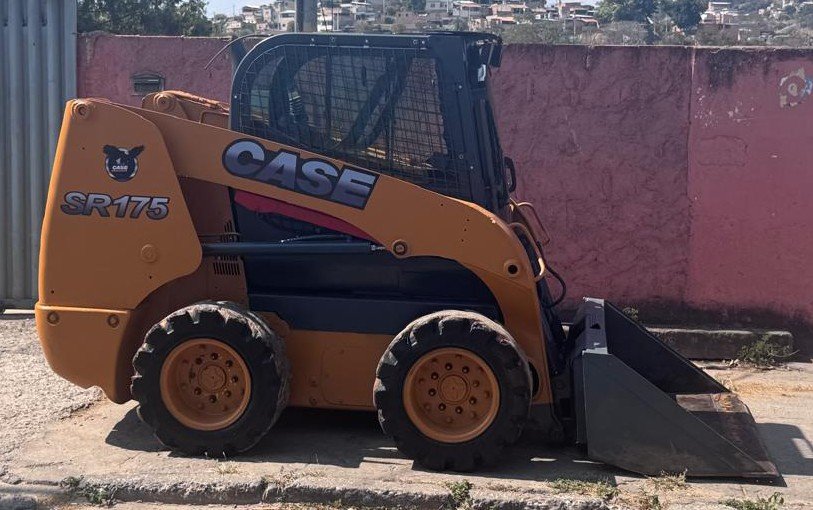 Mini Carregadeira - Case - SR175