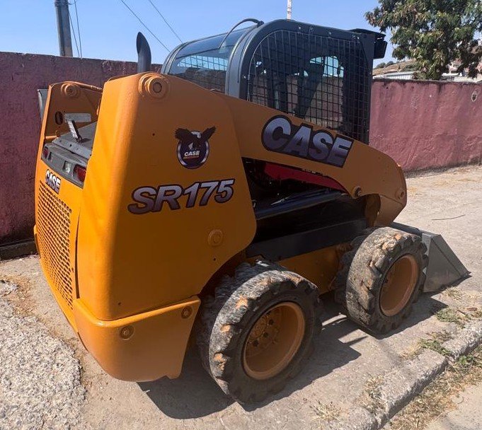 Mini Carregadeira - Case - SR175