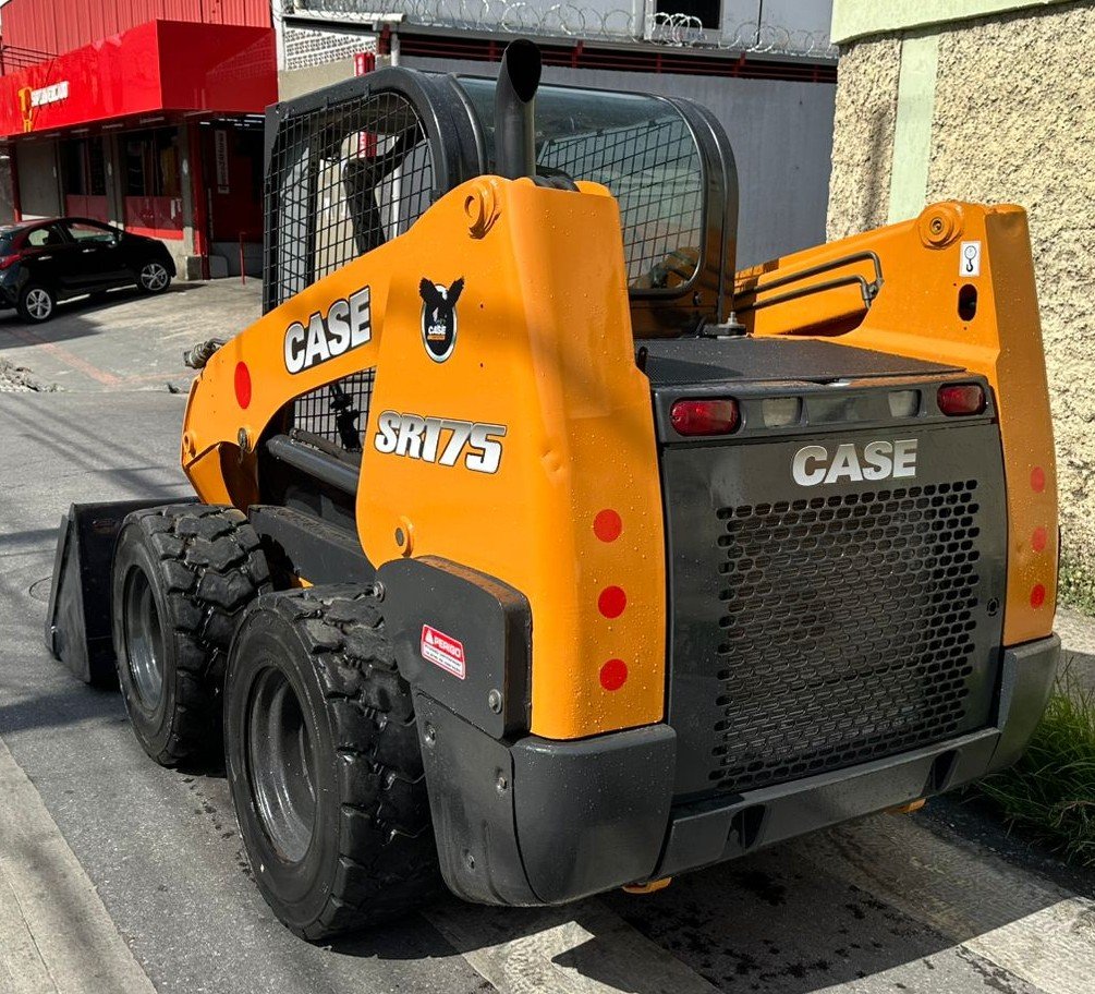 Mini Carregadeira - Case - SR175