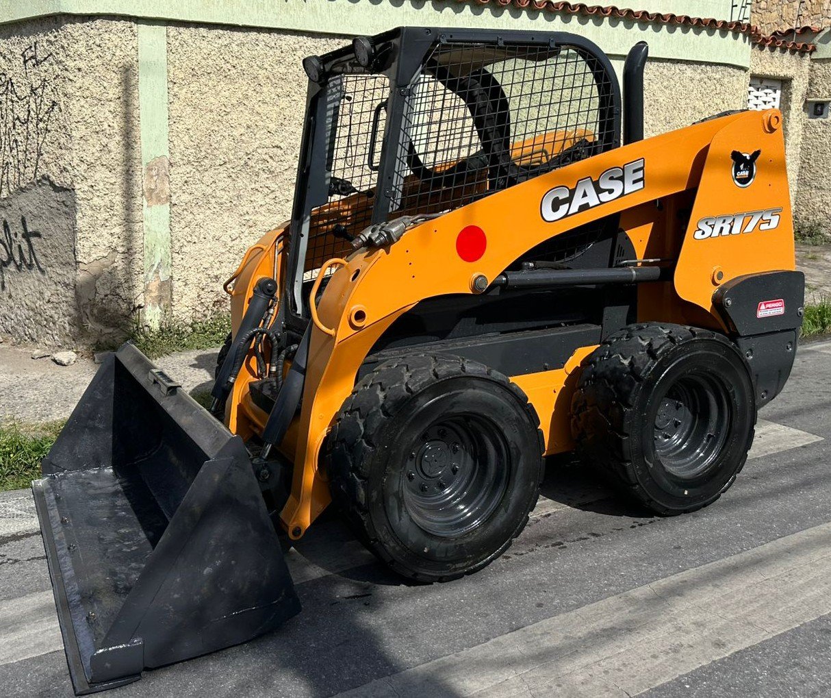 Mini Carregadeira - Case - SR175