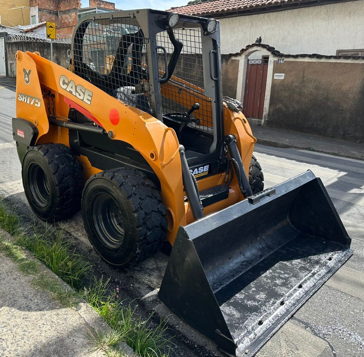 Mini Carregadeira - Case - SR175