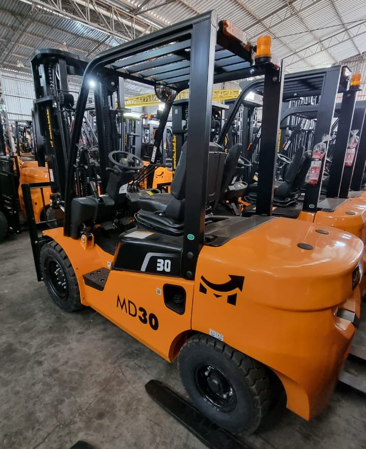 Empilhadeira Combustão - Movix - MD30