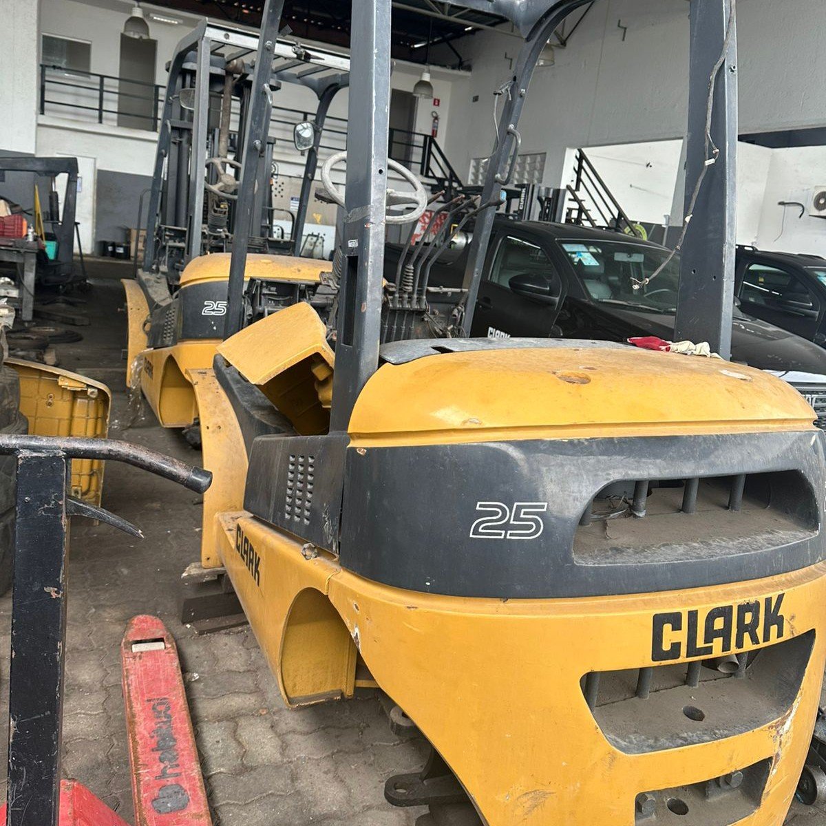 Empilhadeira Combustão - 02 Clark - CMP25