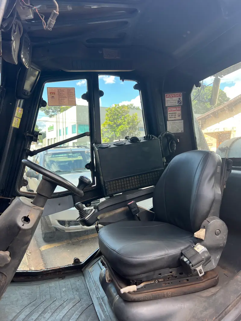 Empilhadeira Combustão - Linde - H25T Cabinada