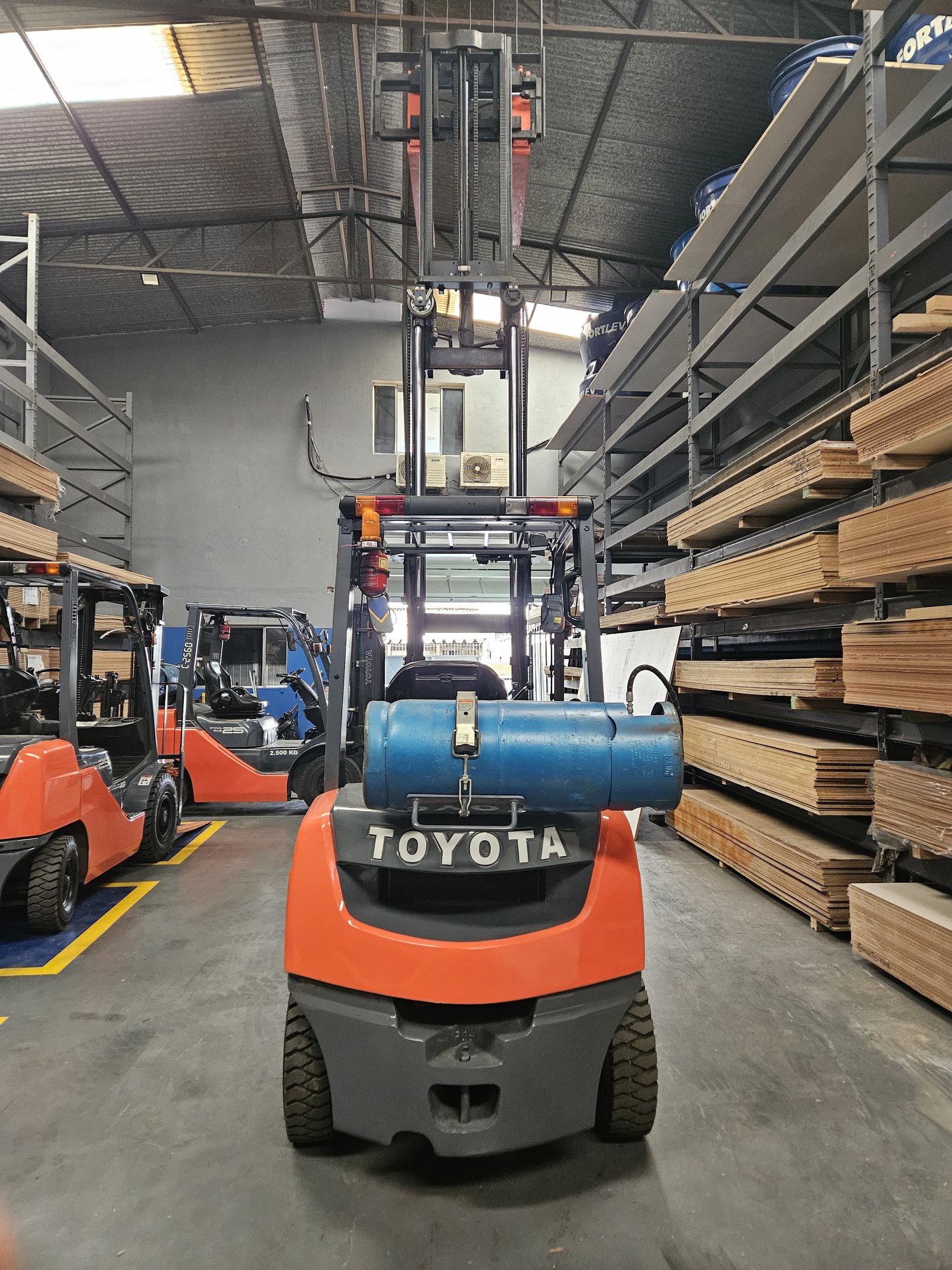 Empilhadeira Combustão - Toyota - 8FG25