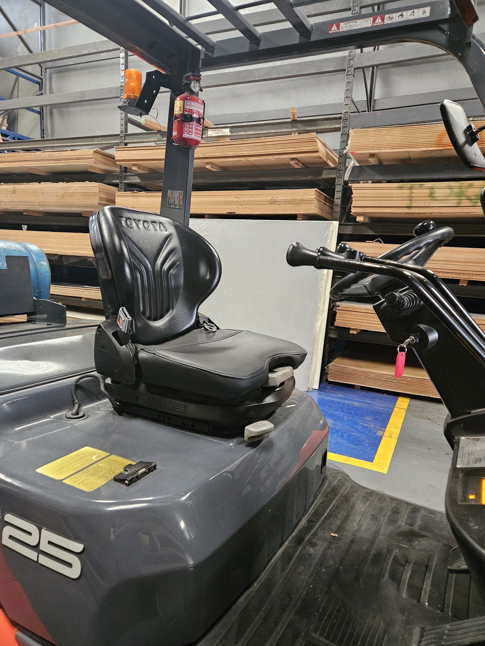 Empilhadeira Combustão - Toyota - 8FG25