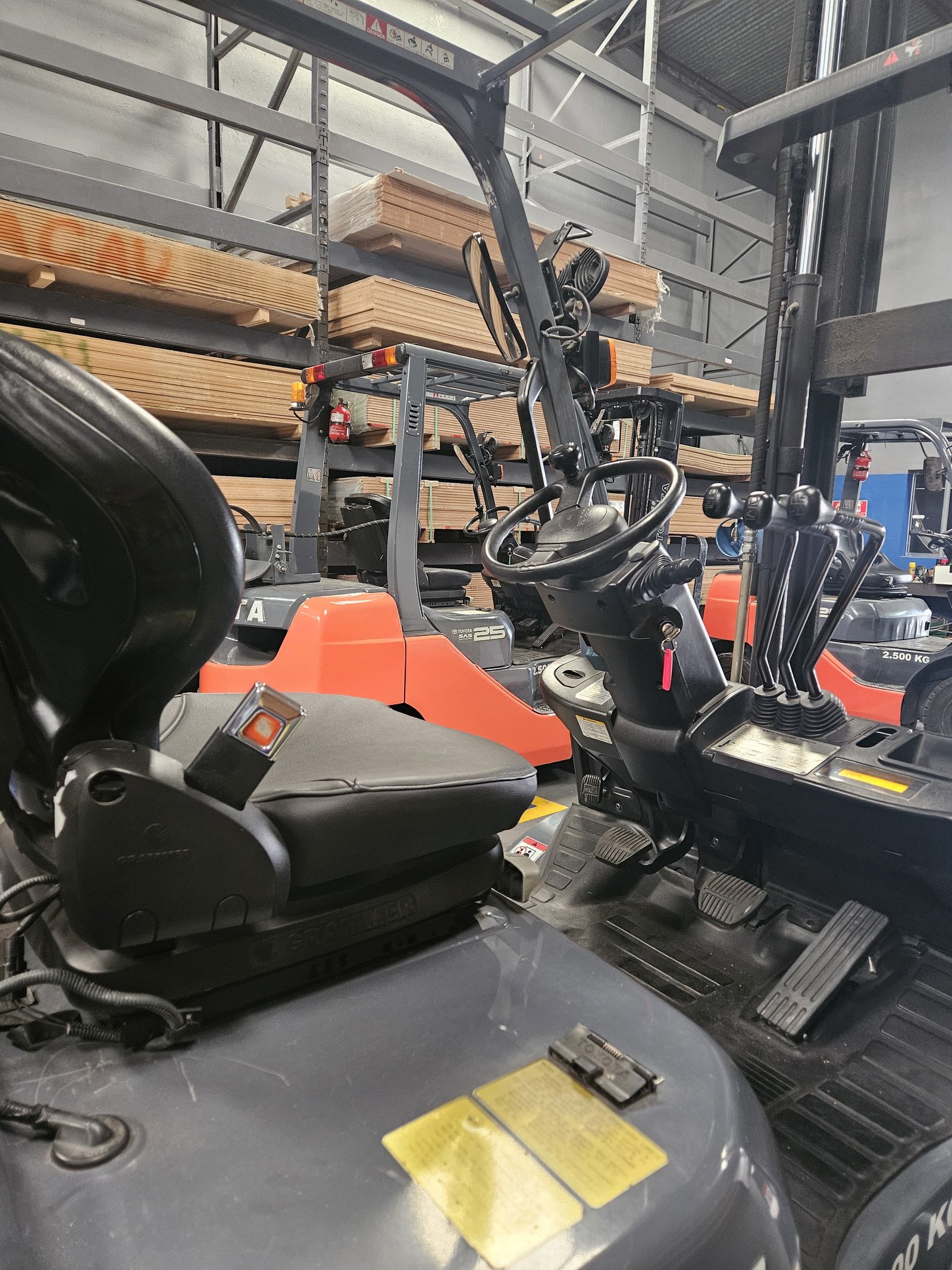 Empilhadeira Combustão - Toyota - 8FG25