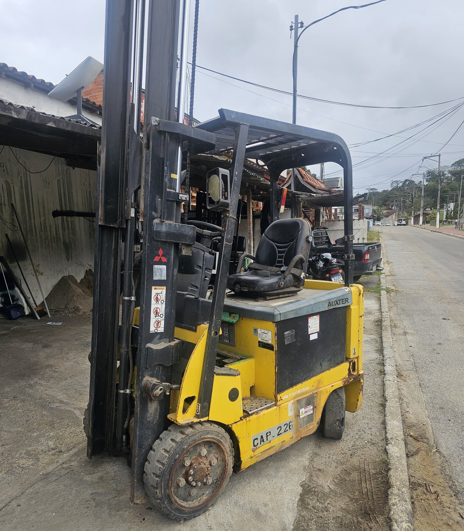 Empilhadeira Contrabalanceada - Mitsubishi - FB25