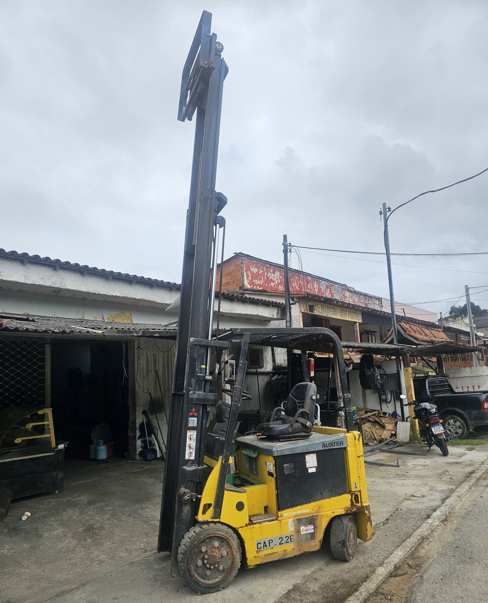 Empilhadeira Contrabalanceada - Mitsubishi - FB25